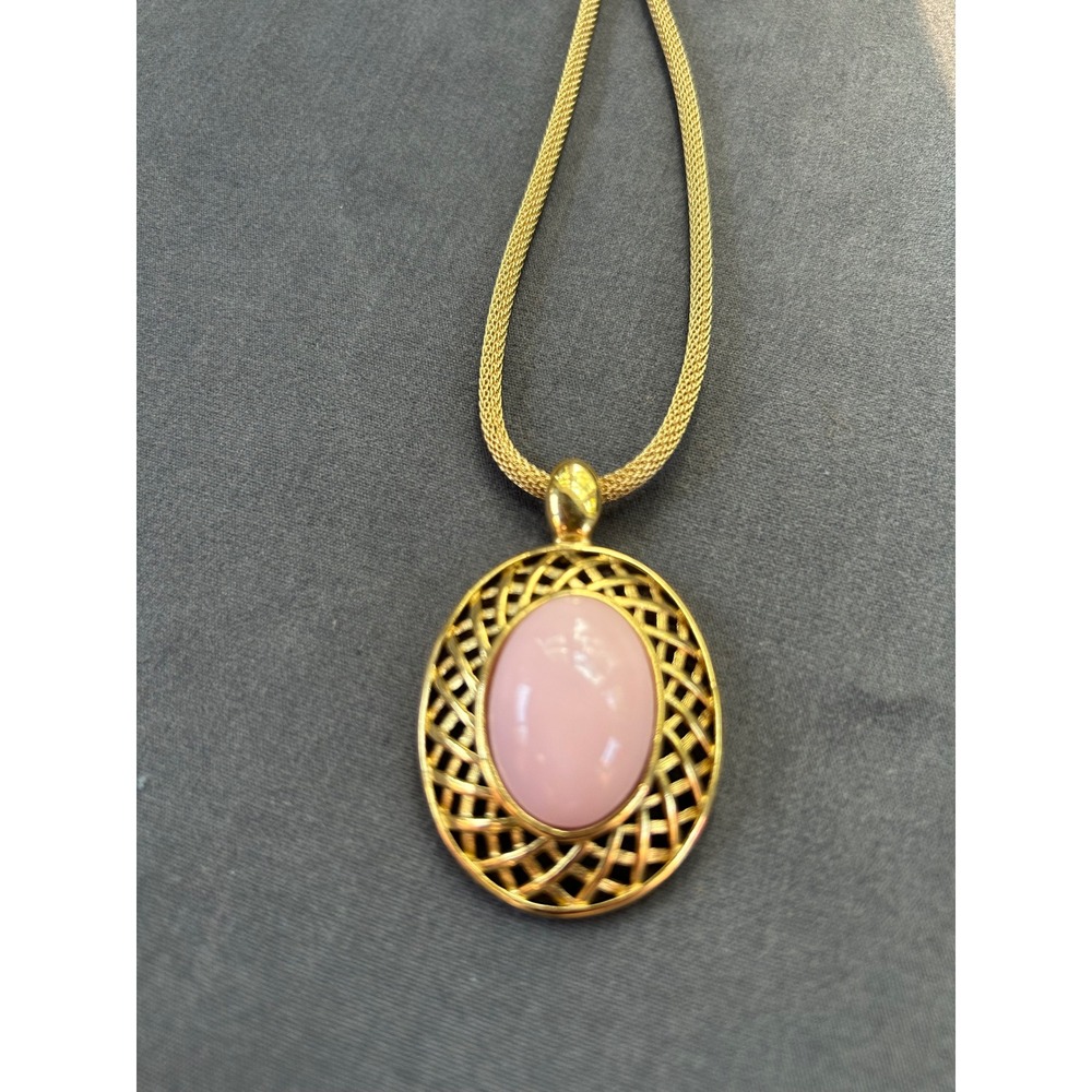 Vintage Trifari Gold Tone Mesh Chain Pink Cabochon Lattice Oval Pendant Necklace